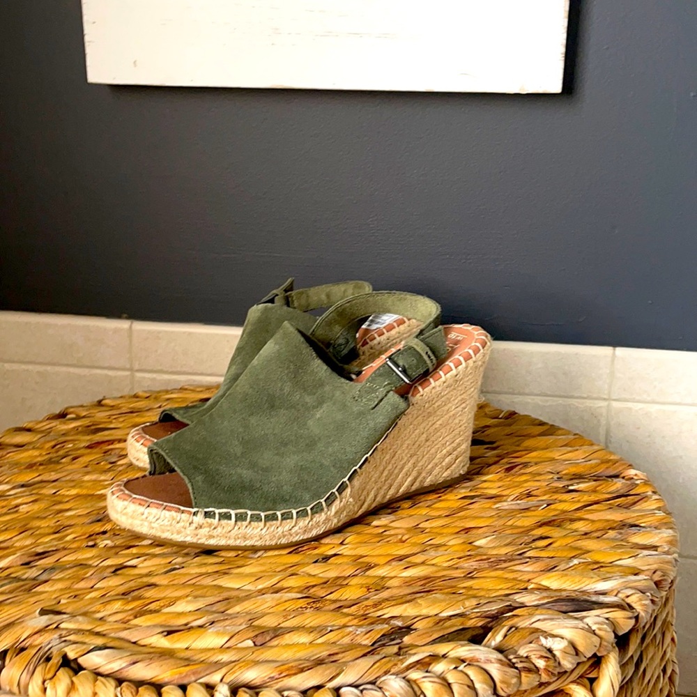 Size 10 Toms sling back wedges